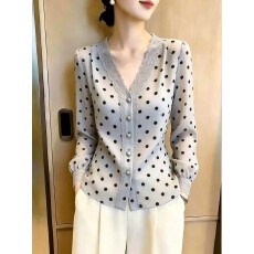 批发别致V领<b class='q'>波点</b><b class='q'>衬衫</b>女通勤有货显瘦气质高级小众感上衣2026年秋新款
