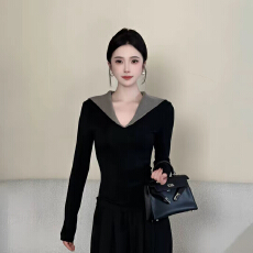 批发黑拼灰V领长袖<b class='q'>T</b><b class='q'>恤</b>女2026秋季新款打底衫上衣➕<b class='q'>裤</b>子套<b class='q'>装</b>