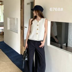 批发档口上新 法式复古镂空针织马甲背心女新款宽松显瘦上衣百搭外穿