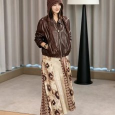 批发档口上新 2026新款女士宽松百搭长袖上衣拼接印花半身裙套装