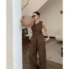 批发档口上新 2026<b class='q'>春</b>夏女士圆领无袖马甲背心修身挺括螺旋扣