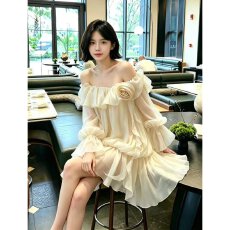 批发档口上新 2026年秋季新款女装露肩荷叶边立体玫瑰花蛋糕裙连衣裙
