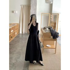 批发档口上新 2026年秋季新款女装高腰收腰大摆V领无袖针织<b class='q'>连衣裙</b>