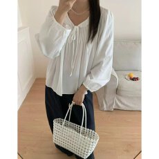 批发档口上新 2026年春季新款女装法式复古圆领蕾丝花边泡泡袖<b class='q'>衬衫</b>