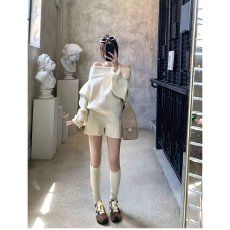 批发档口上新 2026年秋季新款女士一字肩针织套<b class='q'>装</b>上衣短<b class='q'>裤</b>两件套