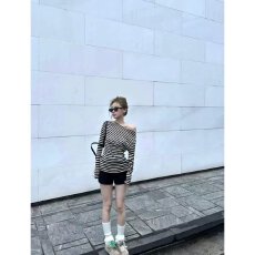 批发档口上新 2026年秋季新款女装<b class='q'>黑白条纹</b>修身长袖针织衫上衣毛衣