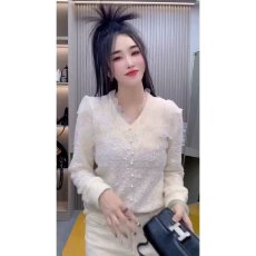 批发档口上新 2026年新款白色<b class='q'>蕾丝</b>V领修身针织开衫女长袖<b class='q'>刺绣</b>上衣
