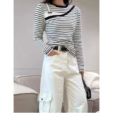 批发档口上新 2026年春季新款女装<b class='q'>黑白条纹</b>修身长袖针织上衣毛衣