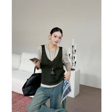 批发档口上新 2026年秋季新款女士V领针织马甲宽松无袖背心叠穿毛衣