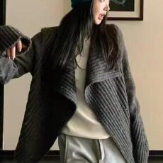 批发档口上新 2026年秋季新款女装宽松落肩翻领针织开衫中长款毛衣