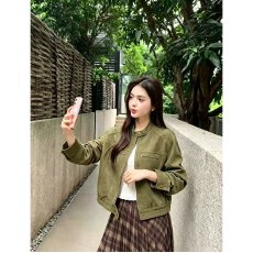 批发档口上新 2026年秋季新款<b class='q'>女</b>装立领短款<b class='q'>夹克</b>外套拉链翻盖口袋流苏