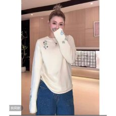 批发档口上新2026年秋季新款女装宽松落肩圆领长袖套头针织衫刺绣毛衣