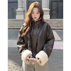 批发档口上新 2026年<b class='q'>秋</b>冬新款女士宽松立领羊羔毛拼接短款皮夹克
