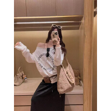 批发白色一字肩 T 恤女 早秋宽松露肩印花上衣 韩系慵懒风长袖打底衫