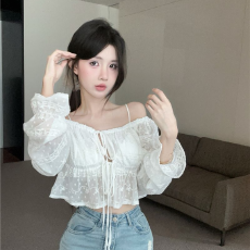 批发法式气质新款设计感短款<b class='q'>喇叭袖</b>蕾丝刺绣灯笼袖V领绑带防晒罩衫女