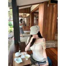 批发Suuuicee 智系欧尼 绞花+镂空双重交替织法”纯欲修身针织短袖T恤