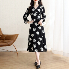 批发法式复古气质碎花长袖连衣裙女2026春季新款收腰显瘦a字<b class='q'>长裙</b>