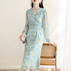 批发温柔风法式灯笼袖显瘦印花连衣裙2026春季薄荷绿神明少女长袖裙子