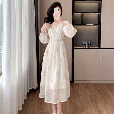 批发现文艺法式碎花V领盘扣收腰连衣裙女2026春秋季新款气质显瘦长裙