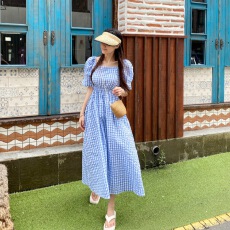 批发chic 夏季韩版<b class='q'>时尚</b>性感露锁骨方领格子收腰泡泡袖休闲度假连衣裙