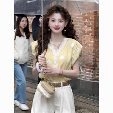 批发法式高级浅黄色飞飞袖上衣女2026<b class='q'>夏季</b>新款花边雪纺小衫洋气上衣