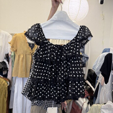 批发<b class='q'>韩版</b>2026年夏季十三行女新款重工刺绣蕾丝边蛋糕淑女绑带飞袖上衣