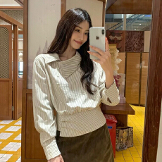 批发<b class='q'>文</b>然WENRAN 米杏色条纹斜领衬衫女秋小众设计感衬衣通勤休闲上衣