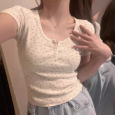 批发u领碎花短袖短款上衣女夏季2025年新款修身设计感百搭修身显瘦t恤