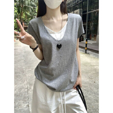 批发假两件白色短袖女v领正肩t恤2026夏季宽松慵懒半袖体恤通勤上衣潮
