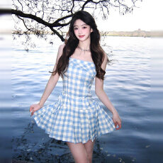 批发蓝色格子抹胸吊带连衣裙子女夏海边度假风设计感收腰气质<b class='q'>百褶</b><b class='q'>短裙</b>