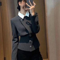 批发灰色假两件外套女2026<b class='q'>秋</b>季绝美洋气时髦轻奢高级感气质小香风上衣