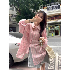 批发粉色条纹防晒<b class='q'>衬衫</b>外套女春夏薄款<b class='q'>长袖</b>上衣宽松中长款oversize<b class='q'>衬衣</b>