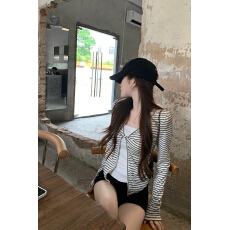 批发秋季纯欲风白底黑条纹假两件长袖t恤女<b class='q'>春</b>季韩系修身显瘦短款上衣
