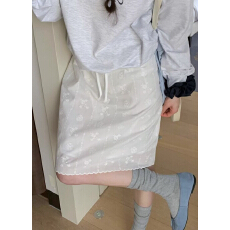 批发韩系高级感ins风半身裙A字裙女百搭氛围感直筒刺绣花边半身裙