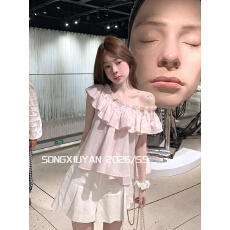 批发宋秀妍 SENIORS韩系少女感粉色荷叶边露肩<b class='q'>衬衫</b>减龄斜肩<b class='q'>T</b><b class='q'>恤</b>短上衣