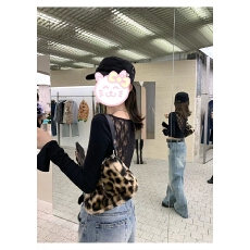 批发性感露后背蕾丝镂空拼接长袖上衣女秋<b class='q'>冬</b>2026新款辣妹小心机打底衫