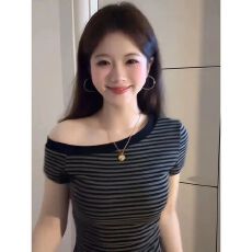 批发230克冰丝罗纹 辣妹斜肩短袖上衣女设计感夏季纯色露肩百搭<b class='q'>t</b><b class='q'>恤</b>