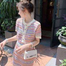 批发收腰显瘦高级感短袖针织<b class='q'>连衣裙</b>