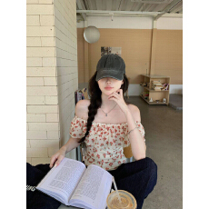 纯欲风一字斜肩碎花上衣露肩收腰显瘦短款背心女