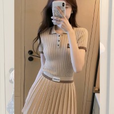 批发法式卡其色针织套装女2026新款夏季小个子polo领上衣百褶裙两件套