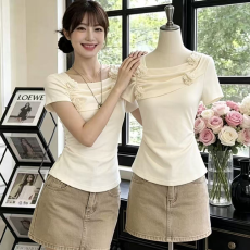 批发新款设计感斜肩立体花朵短袖女<b class='q'>夏</b>季褶皱修身显瘦百搭T恤收腰上衣
