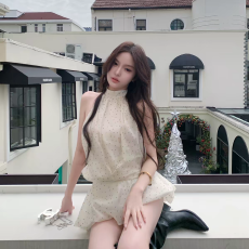 批发法式白色波点露背挂脖连衣<b class='q'>裙</b>女装夏季海边度假性感纯欲收腰短<b class='q'>裙</b>子