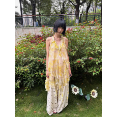 批发法式晕染不规则<b class='q'>连衣裙</b>女款2026夏季度假风荷叶边拼接挂脖吊带短裙