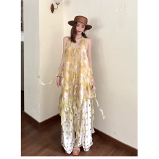 批发法式晕染不规则<b class='q'>连衣裙</b>女款2026夏季度假风荷叶边拼接挂脖吊带短裙