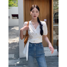 批发法式气质交叉绑带刺绣v领衬衫女2026夏季新款设计感收腰短袖上衣