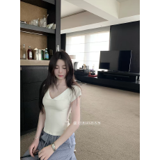 批发韩系<b class='q'>娃娃领</b>短袖T恤女夏季新款小众白色修身显瘦高级感少女风<b class='q'>上衣</b>