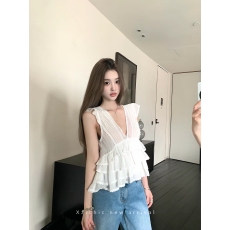 批发白色v领<b class='q'>蕾丝</b><b class='q'>背心</b>女夏季辣妹不规则荷叶边气质小衫露背小飞袖上衣