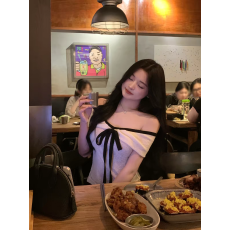 批发法式复古撞色方领短袖<b class='q'>t</b><b class='q'>恤</b>女夏季设计感小众气质系带修身显瘦上衣