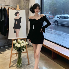 批发一字肩荷叶边喇叭袖露肩<b class='q'>连衣裙</b>女秋季性感紧身内搭打底包臀裙短裙