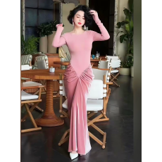 批发粉色拼接丝绒<b class='q'>连衣裙</b>女2025冬季轻奢高级感法式显身材掐腰打底长裙